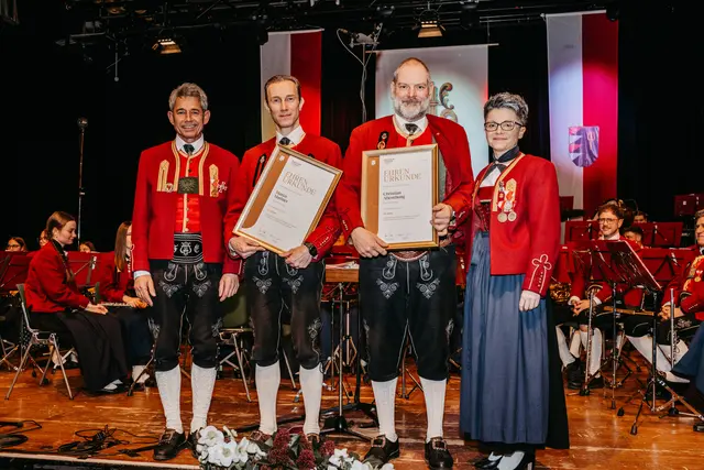 Christian Abenthung und Marco Mariner erhielten eine Ehrung für 40-jährige Mitgliedschaft | Foto: Freigeistin Fotografie