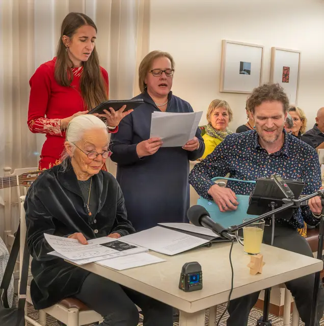 Zuhören und gemeinsam singen - das war das Erfolgsrezept vom Adventabend kurz vor Weihnachten in der Konditorei Kemetmüller in Spital am Pyhrn.  | Foto: Jack Haijes