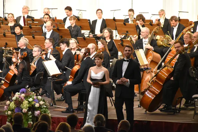 Juliana Haider und Andrea De Majo übernahmen die Moderation.  | Foto: Barbara Fluckinger