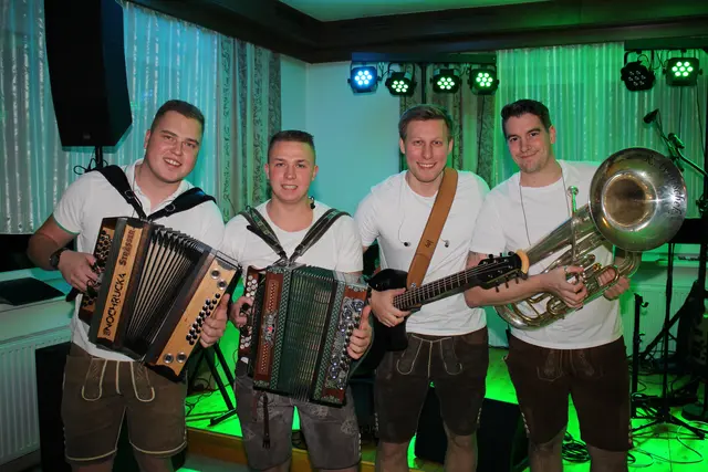 Viel Musik beim Feuerwehrball der FF-Kainach im Gasthaus Bojer | Foto: HFM Patrick Marcher