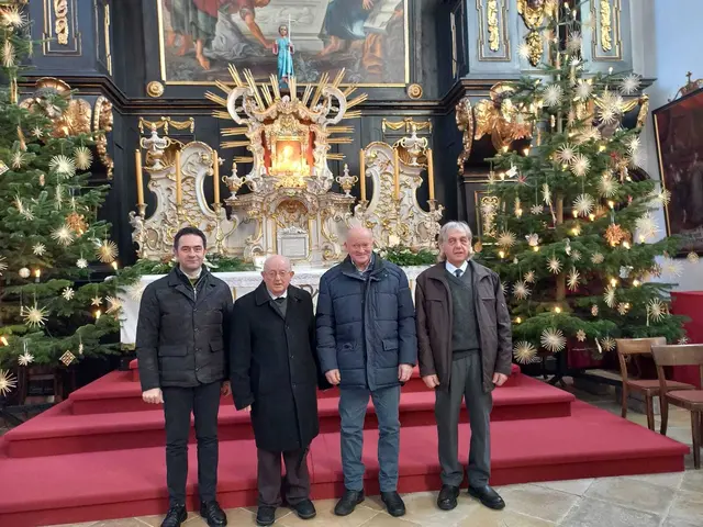 Mesner Hans Hinterdorfer, Pfarrprovisor Karl Michael Wögerer, Totengräber Leopold Huber, Totengräber Josef Heiligenbrunner  | Foto: Pfarre