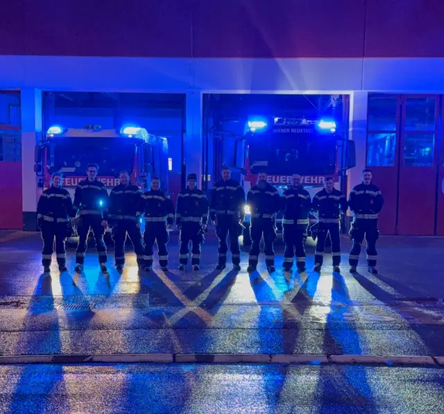 Die Feuerwehr Wiener Neustadt stand im Dauereinsatz. | Foto: FF WRN