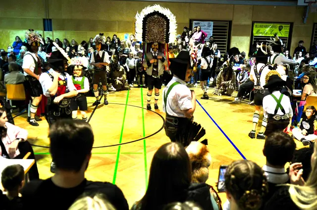 Im Mehrzwecksaal gibt es tolle Auftritte der besten Gruppen. | Foto: Hassl