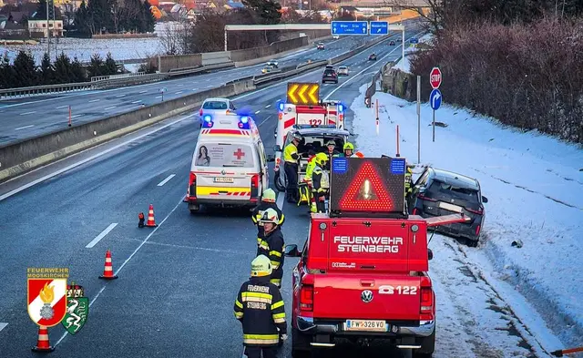 Am Sonntag war auf der A2 ein Fahrstreifen in Richtung Graz nach einem Verkehrsunfall gesperrt. | Foto: FF Mooskirchen