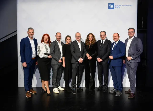IV-Tirol-Vizepräsident Simon Meinschad, Landesrätin Cornelia Hagele, Landesrat Mario Gerber, IV-Tirol-Vizepräsidentin Gabriele Punz-Praxmarer, IV-Tirol-Präsident Max Kloger, Landesrätin Eva Pawlata, IV-Tirol-Vizepräsident Karlheinz Wex, Landeshauptmann-Stellvertreter Josef Geisler und IV-Tirol-Vizepräsident Holger König | Foto: IV Tirol / Oss