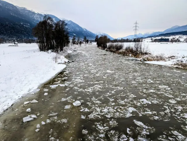Viele Kubikmeter Eis trieben die Gail hinunter. | Foto: MeinBezirk/Carmen Rienzner