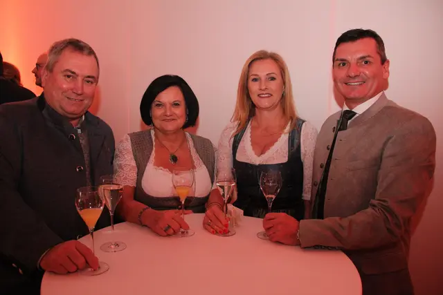 Lanzenkirchen: Bürgermeister Bernhard Karnthaler, Bezirksbäuerin Martina Karnthaler, Nationalrätin Petra Tanzler und Ernst Tanzler (reginaplaza). | Foto: Sascha Trimmel, Treilaf