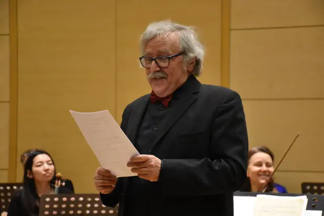 Neujahrskonzert 2026 des Kulturvereins Waldhausen mit dem Robert Stolz Orchester. Ernst Wedam.  | Foto: Robert Zinterhof