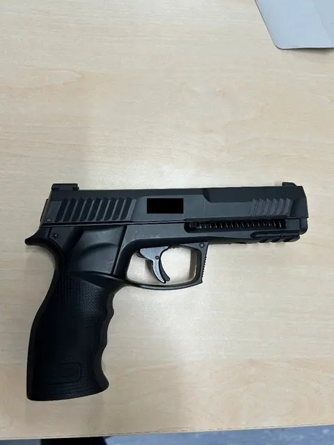 Jugendliche drohten einem 26-Jährigen mit einer Luftdruckpistole.  | Foto: LPD-Wien