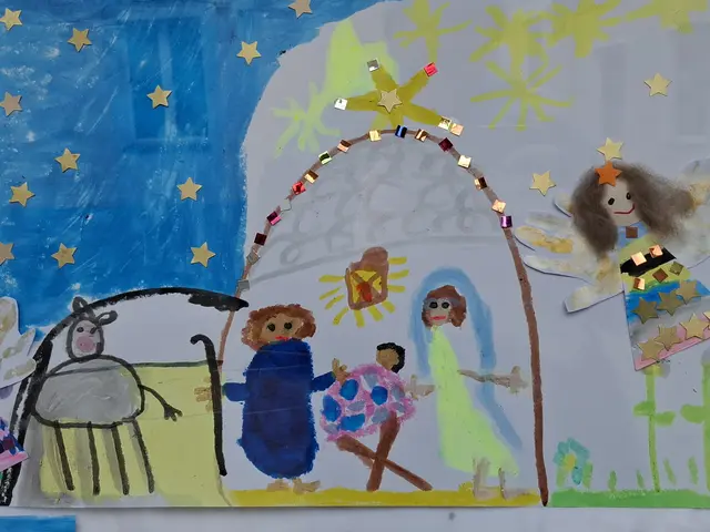 Greiner Krippenwanderung - Zeichnungen der Kindergartenkinder in einer Auslage in der Hauptstraße.  | Foto: Robert Zinterhof