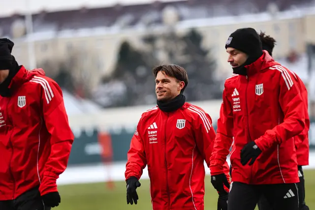 Großartige Stimmung: Sascha Horvath und die LASK-Kicker begrüßten das neue Fußballjahr ob der überragenden Leistungen im Spätherbst mit einem Lächeln. | Foto: Reischl