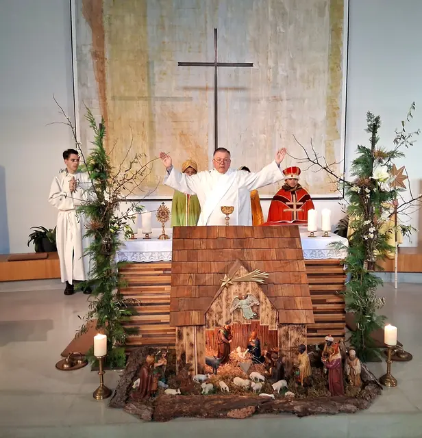 Diakon David Faiman bei seinem Segensgebet