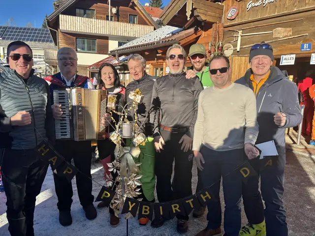 Rund ging es bei der Geburtstagsfeier von Corinna Polz (3.v.li.) bei der Lögerhütte auf der Höss in Hinterstoder. | Foto: Staudinger