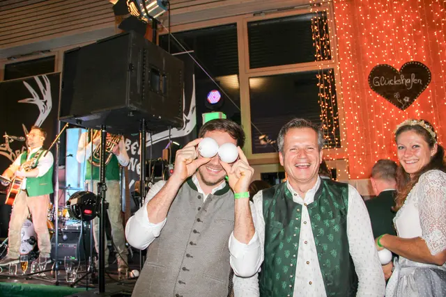 Die Schneeballschlacht mit Styroporkugeln sorgt jedes Jahr für viel Spaß. | Foto: Musikverein Heimschuh