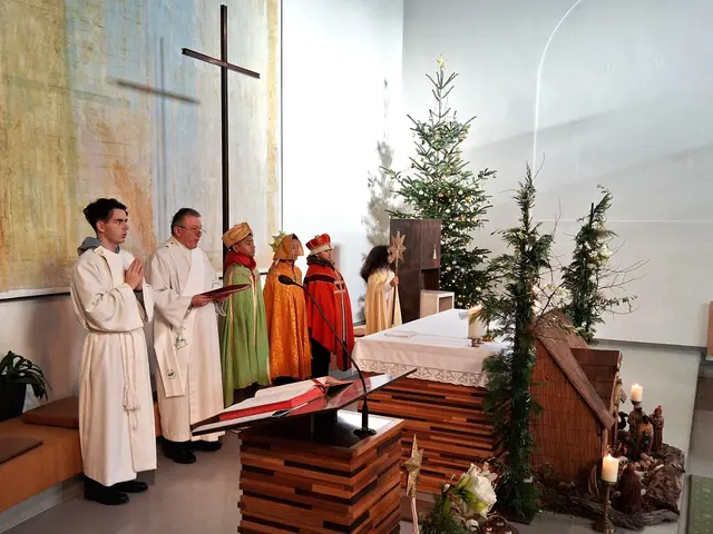 Diakon David Faiman mit den Heiligen 3 Königen der Flugfelder Pfarrgemeinde St.Anton