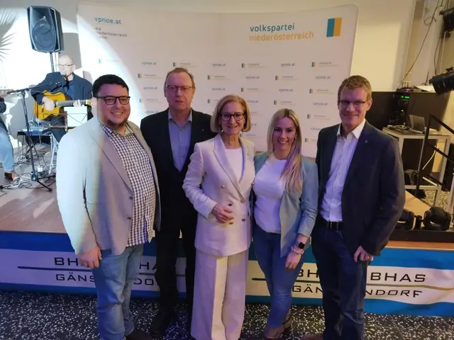 Mit den Drösinger Bürgermeister Robert Weiser und Gemeinderäten