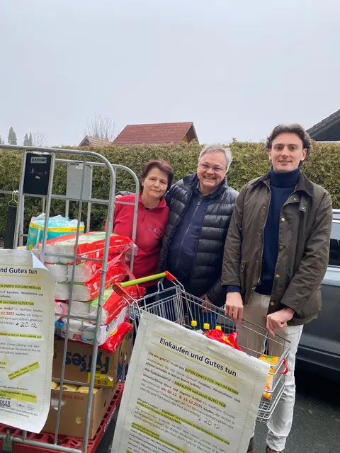 Ursula und Walter Schadler mit JVP-Obmann Noah Morokutti  | Foto: JVP Kernraum Leibnitz