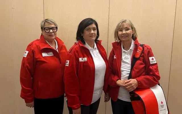 Hilde Hanschitz-Schubert, Koordinatorin Manuela Rutter und Ulli Spontina (von links) engagieren sich bei der Sozialbegleitung des Rotes Kreuzes Völkermarkt. | Foto: Rotes Kreuz