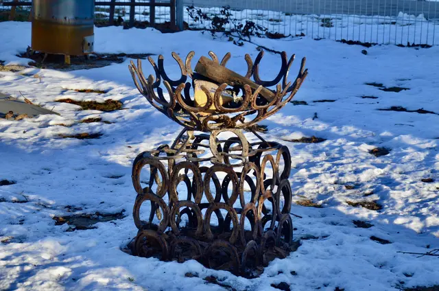 Feuerschale aus Hufeisen gefertigt  | Foto: Elisabeth Peinsipp