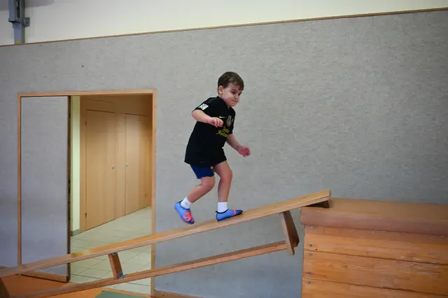 Beim Ninja-Warrior-Parcours im Dezember 2025 in Baumgartenberg. | Foto: Albert Kern/BGBTV