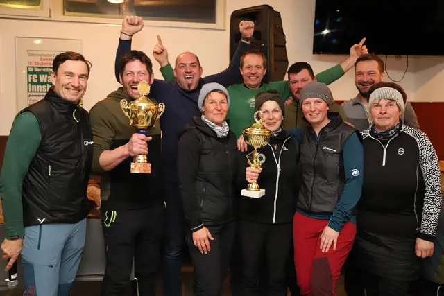 Groß war der Jubel bei den siegreichen Moarschaften. Gemeinderatsmitglied Daniel Hirtenlehner (2.v.re.) gratulierte im Namen der Gemeinde zum Titel. | Foto: WSG/Stephan Schönberger