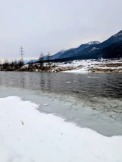 Zuerst kamen einzelne Eisschollen | Foto: MeinBezirk/Carmen Rienzner