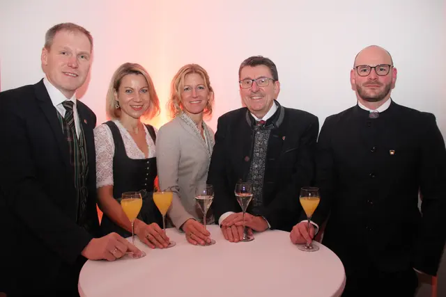 Kirchschlag: Vize Bernhard Pürrer,  Elisabeth Pürrer, Sabine Kager, Bürgermeister Karl Kager und  Gemeinderat Stefan Kerschbaumer. | Foto: Sascha Trimmel, Treilaf