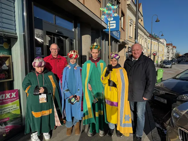 Die Heiligen Drei Könige mit Amtsleiter a. D. Ing. Wolfgang Pohsl und Bürgermeister Ernst Wendl. | Foto: Gemeinde Himberg