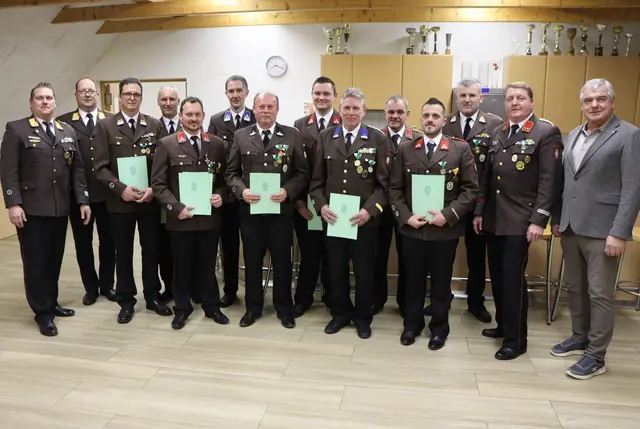 Die Leistungen wurden durch Ehrungen und Beförderungen honoriert