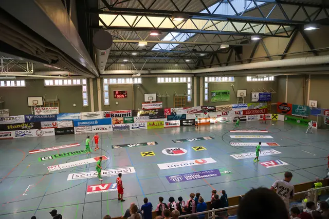 Die Bezirkssporthalle in Schärding ist längst in die Jahre gekommen. | Foto: Reinhard Schröckelsberger