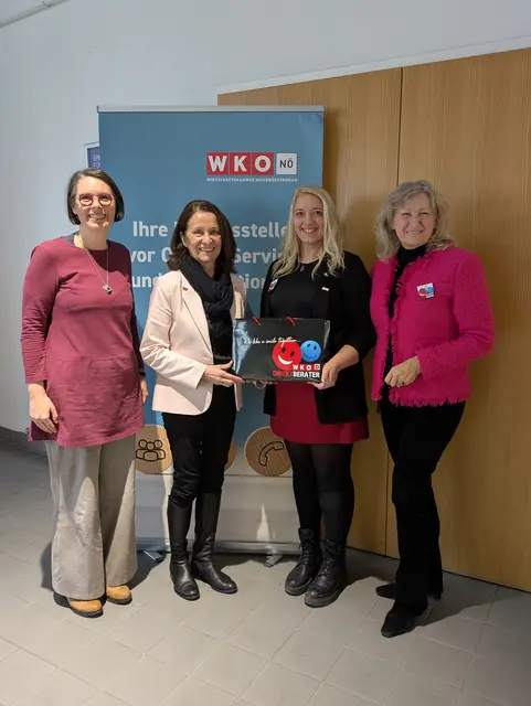 Bezirksstellenleiterin Gmünd Katharina Schwarzinger, Bezirksstellenobfrau Zwettl Anne Blauensteiner, Bezirksvertrauensperson Claudia Zeibeck und Obfrau des Direktvertriebs Helga Huber. | Foto: WKNÖ