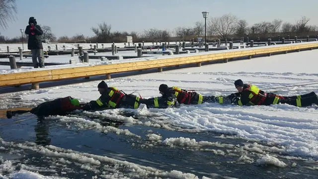 (Archivbild) Eisrettungsübung der Wasserrettung Einsatzstelle Oggau mit den Feuerwehren aus Rust und Oggau | Foto: ÖWR