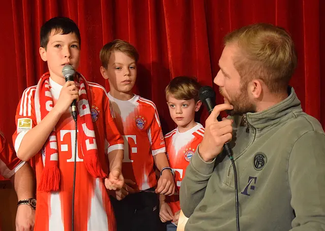 Fragen der Kinder an den österreichischen Fußballer des Jahres 2025. | Foto: Schwaighofer
