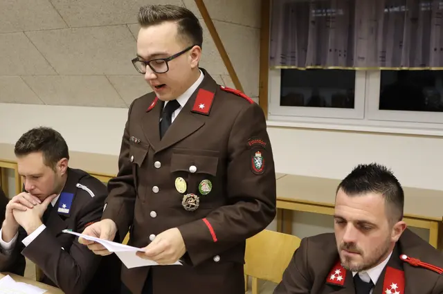 Zum Ölschadensfahrzeug referierte Benjamin Höller