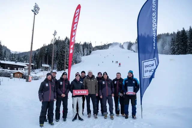 Von links nach rechts: Norbert Evers, Andreas Fischbacher, Martin Traninger, Florian Phelps, Andreas Hausbacher, Markus Mayr, Patrick Monuth, Daniel Kaml, Tom Aicher und Christoph Schlierenzauer. | Foto: Ski Weltcup Flachau Pressestelle
