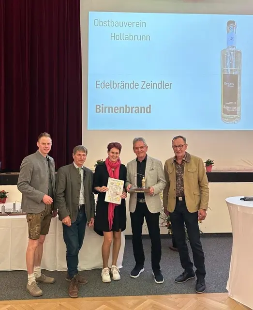 Schnapsgala in Hollabrunn - Kategoriesieger "Goldene Brennerei" Birnenbrand. | Foto: Zeindler