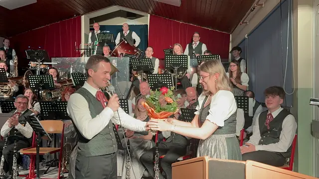 Irina Wittmann führte das Publikum durch den Abend.  | Foto: Lisa Stöckl