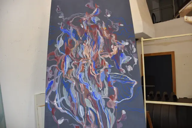 Sarah Maria Saminger bemalt Wände. | Foto: Sarah Maria Saminger