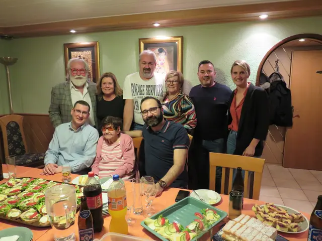 v.l.n.r.: vorne: Geschäftsführender Gemeinderat Andreas Jagschitz (SPÖ), Katharina Forster, Bürgermeister Andreas Hueber (SPÖ); hinten: Bürgermeister a.D. Walter Kahrer, Geschäftsführende Gemeinderätin Katalin Kratochwill, Gemeinderat Roman Kahrer, Geschäftsführrende Gemeinderätin a.D. Ilse Horejs, Gemeinderat Peter Lerch, Gemeinderätin Patricia Riegler (alle SPÖ). | Foto: Marktgemeinde Felixdorf