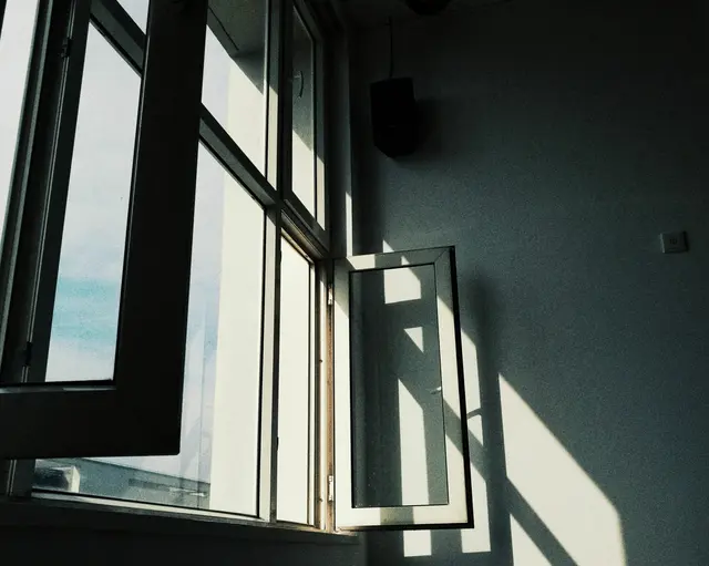 Im 5. Bezirk kam es am Dienstagmorgen zu einem Fenstersturz eines Kindes. (Symbolbild) | Foto: Harry Kao/unsplash