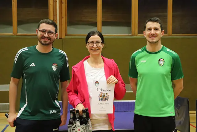 Turnierleiter Thomas Mittermaier mit Doris Jodlbauer und Bernhard Bauböck (v. l.). | Foto: Raphael Mühlbacher/MeinBezirk