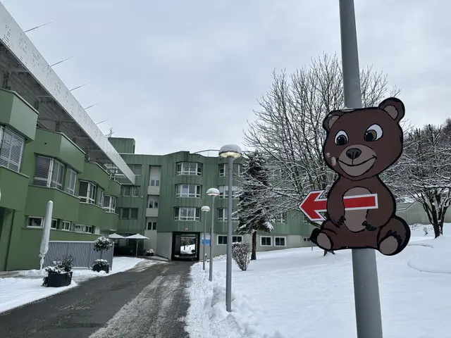 Der Eingang des Nebengebäudes ist nicht schwer zu finden. | Foto: MeinBezirk/Katrin Löschnig