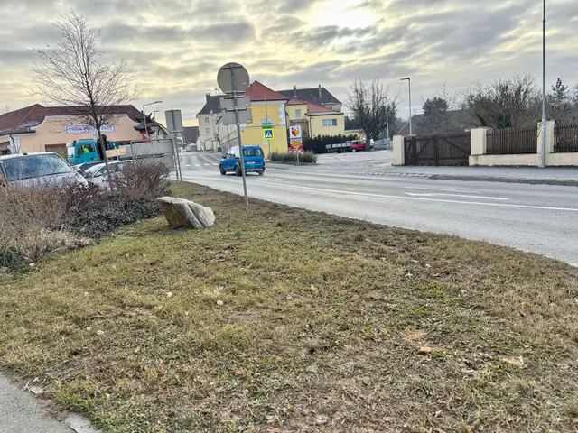 In der Bahnstraße in Horn an der Blie-Kreuzung wurde wieder kreativ geparkt. | Foto: Markus Kahrer