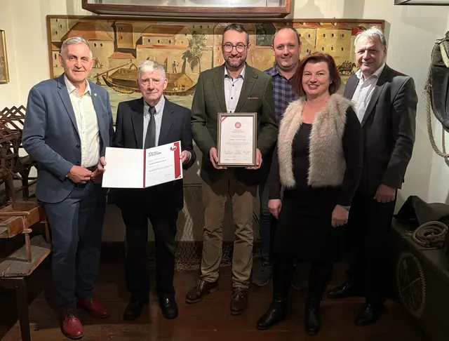 Von links: Bürgermeister Günter Streicher, Oswin Marehart, Vizebürgermeister a.D. Christoph Danner, Geschäftsführer Kultur- und Veranstaltungszentrum Schärding Markus Furtner, Kustodin Claudia Reischl und Kulturstadtrat David Heitzinger. | Foto: Stadtgemeinde Schärding