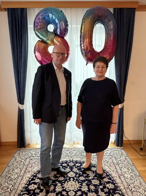 Anneliese Schorn feiert ihren 80er. Es gratulierte Bürgermeister Thomas Schwab. | Foto: Marktgemeinde Gramatneusiedl