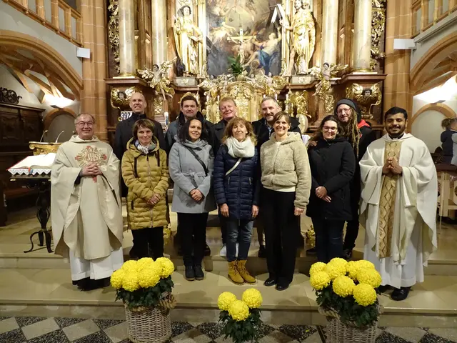 Herzliche Gratulationen für die Silberpaare in der Pfarre in Steinakirchen am Forst | Foto: Markus Eder/Pfarre Steinakirchen am Forst