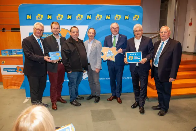 Christoph Kainz (Zivilschutzverband), STR Lukas Niedermayer, Markus Pfeifer (FF Hollabrunn), Thomas Bauer (Stadtwerke), LR Stephan Pernkopf, LR Martin Antauer, Georg Jungmayer (Zivilschutzverband) | Foto: NOE-ZSV
