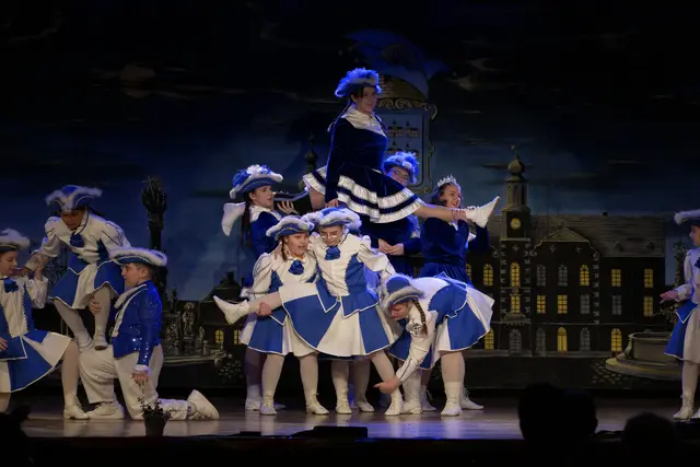 Neunkirchens Gardemädchen beim Tanz. | Foto: Santrucek