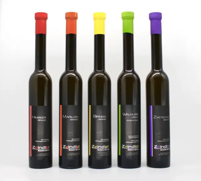 Die Herstellung der Edelbrände erfolgt in traditioneller Handarbeit. | Foto: Zeindler