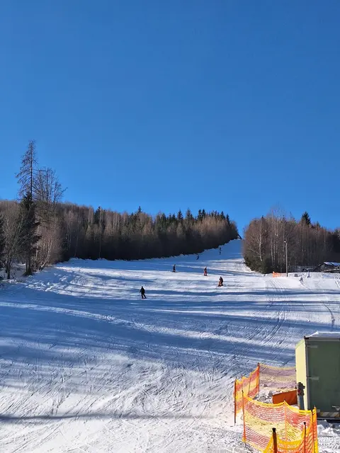 Traumwetter, tiefe Temperaturen und sehr gute Bedingungen laden zum Skifahren ein. | Foto: Sabetz